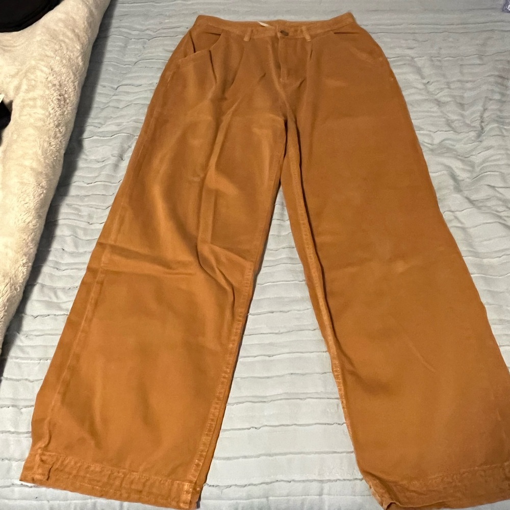 Free people trousers size 10. Lightly used. 100% cotton. Mustard yellow.